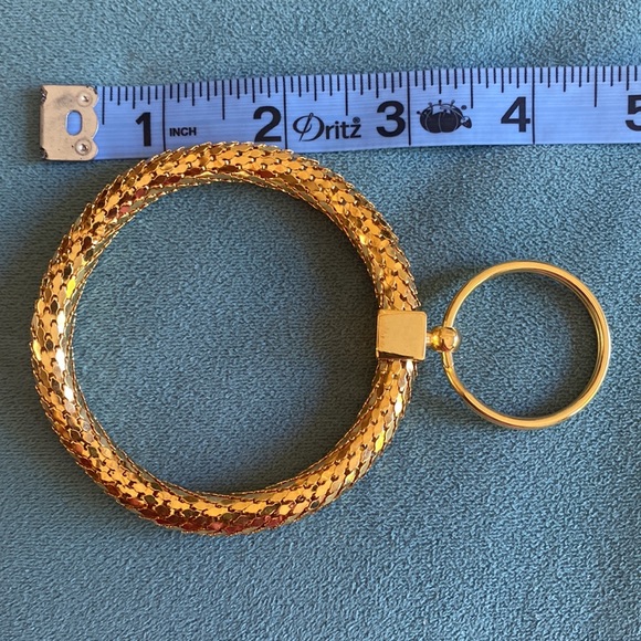 Gold Colored Bracelet Keychain - Picture 6 of 6
